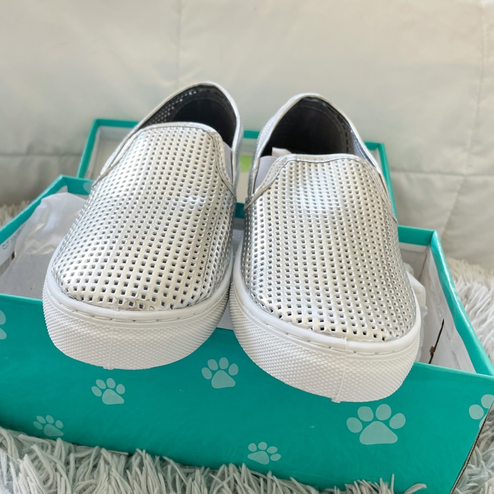 Slip Ons - Picture 4 of 8